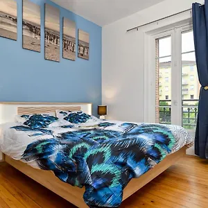https://le-fil-bleu-full-equipe-centre-ville-hopital.hotels-rhonealpes.com